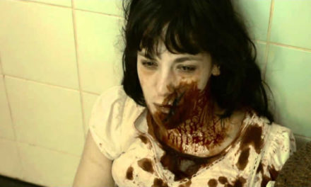 Películas de terror que tienen lugar en navidad – À L’INTÉRIEUR (Alexandre Bustillo y Julien Maury, 2007)